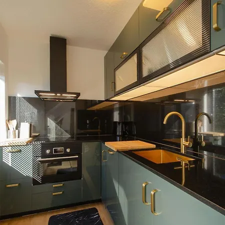 Golden House - Near The * Noordwijkerhout